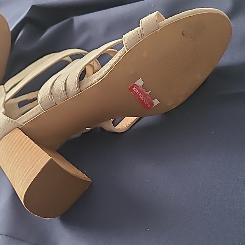 STEVE MADDEN Grey Beige Microsuede 3.5" Block Heel Sandals 11 - Picture 8 of 13